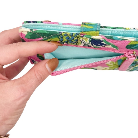 Vera‎ Bradley RFID Passport Wallet Tropical Pink Floral - Picture 3 of 6